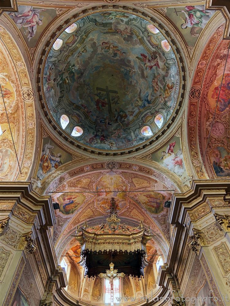 Carpignano Sesia (Novara) - Soffitto del presbiterio e della cupola della Chiesa di Santa Maria Assunta